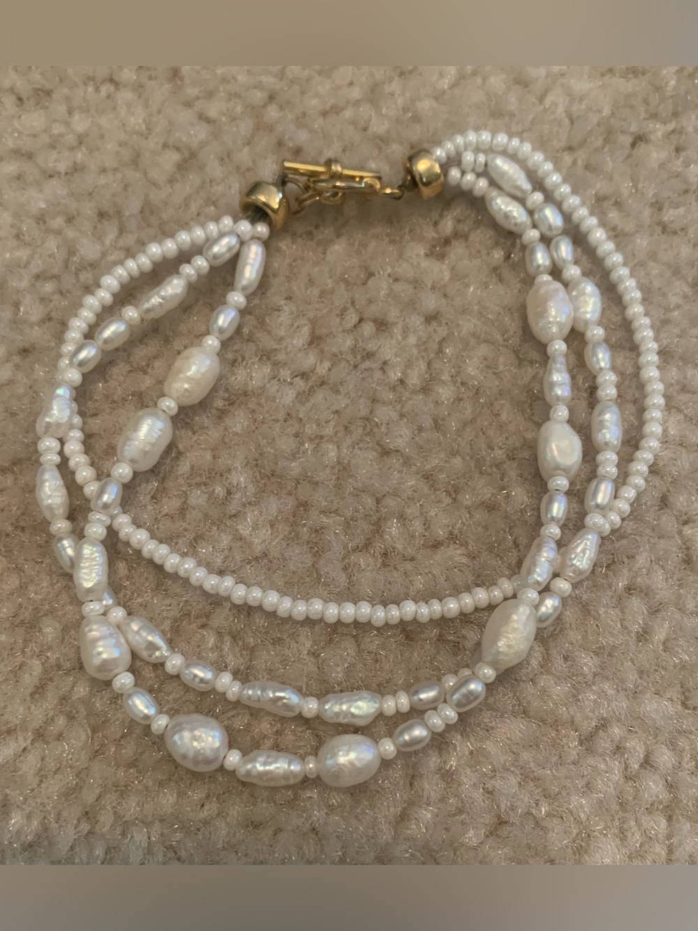 Small Vtg Feminine 3 Strand Freshwater Pearl Bracelet with Gold Tone Clasp